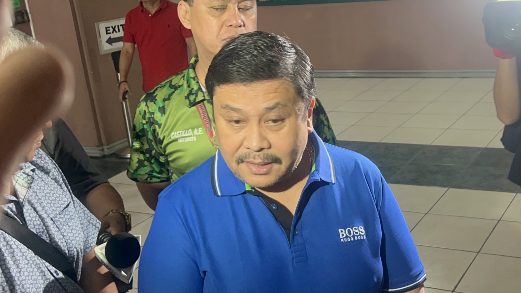 Estrada reports to Sandiganbayan after trip abroad