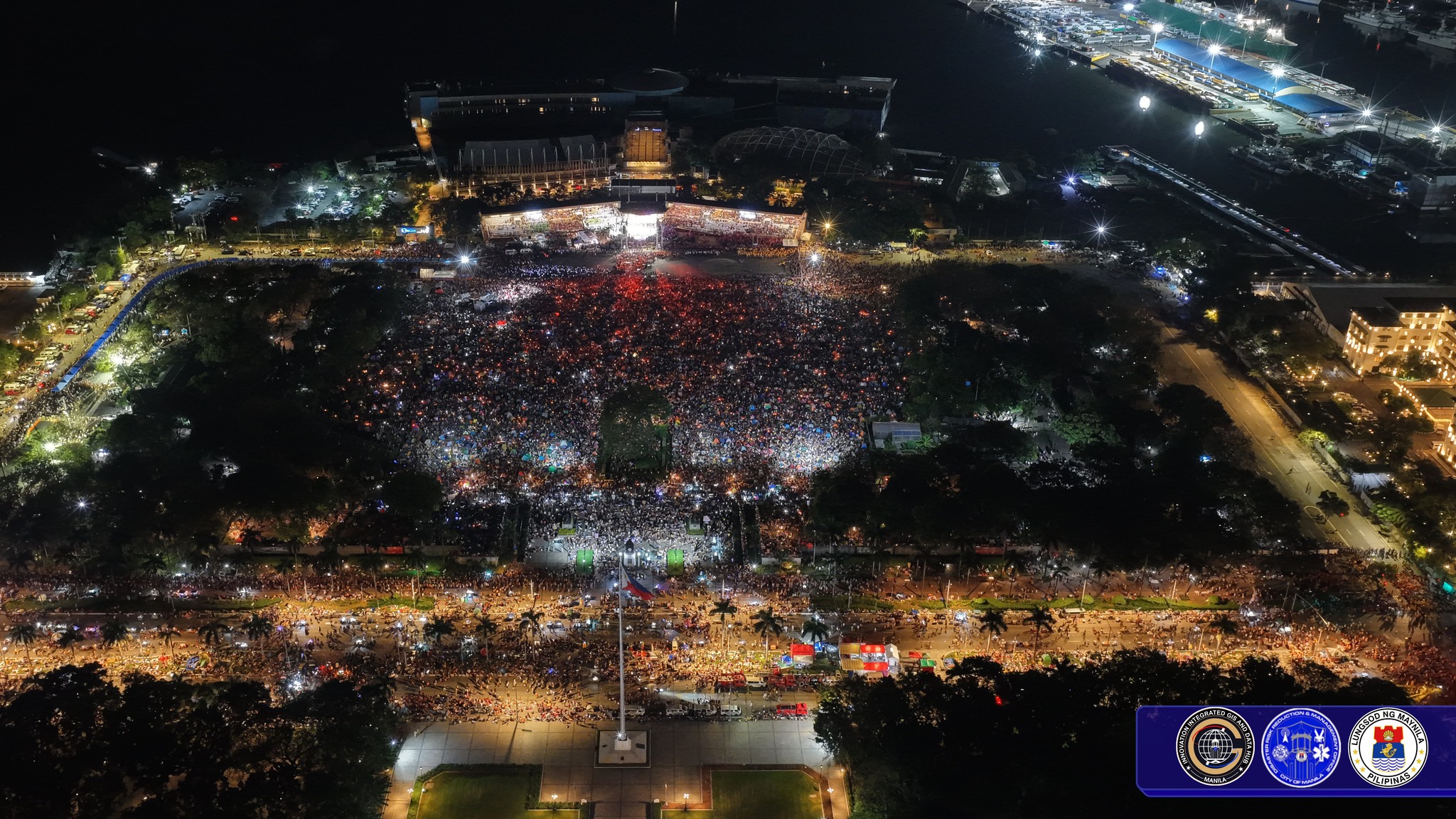 Crowd at Quirino Grandstand for Misa Mayor Traslacion 2026