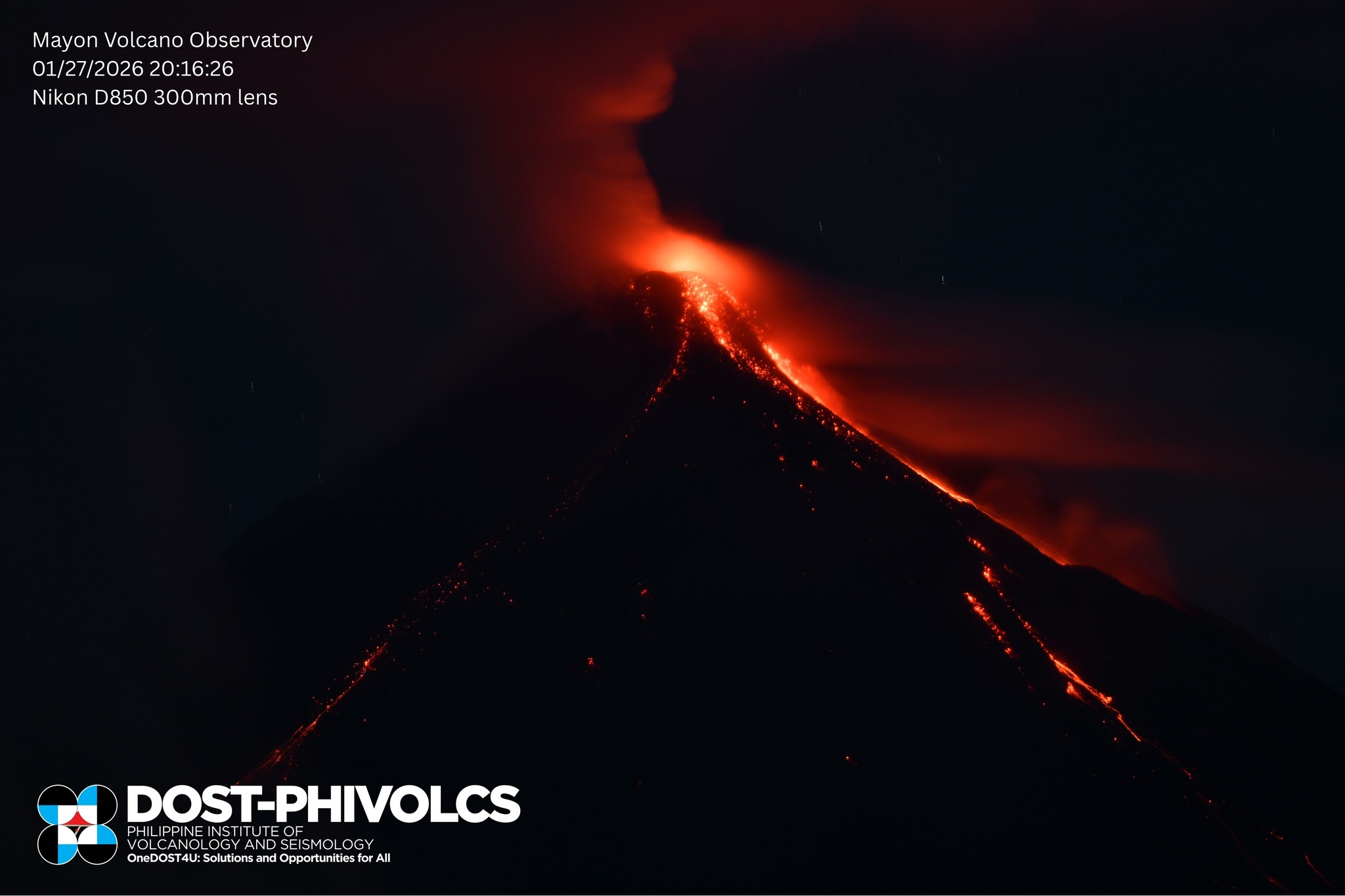 Glowing lava flow, ‘uson,’ rockfall seen at Mayon on 21st day of effusive eruption