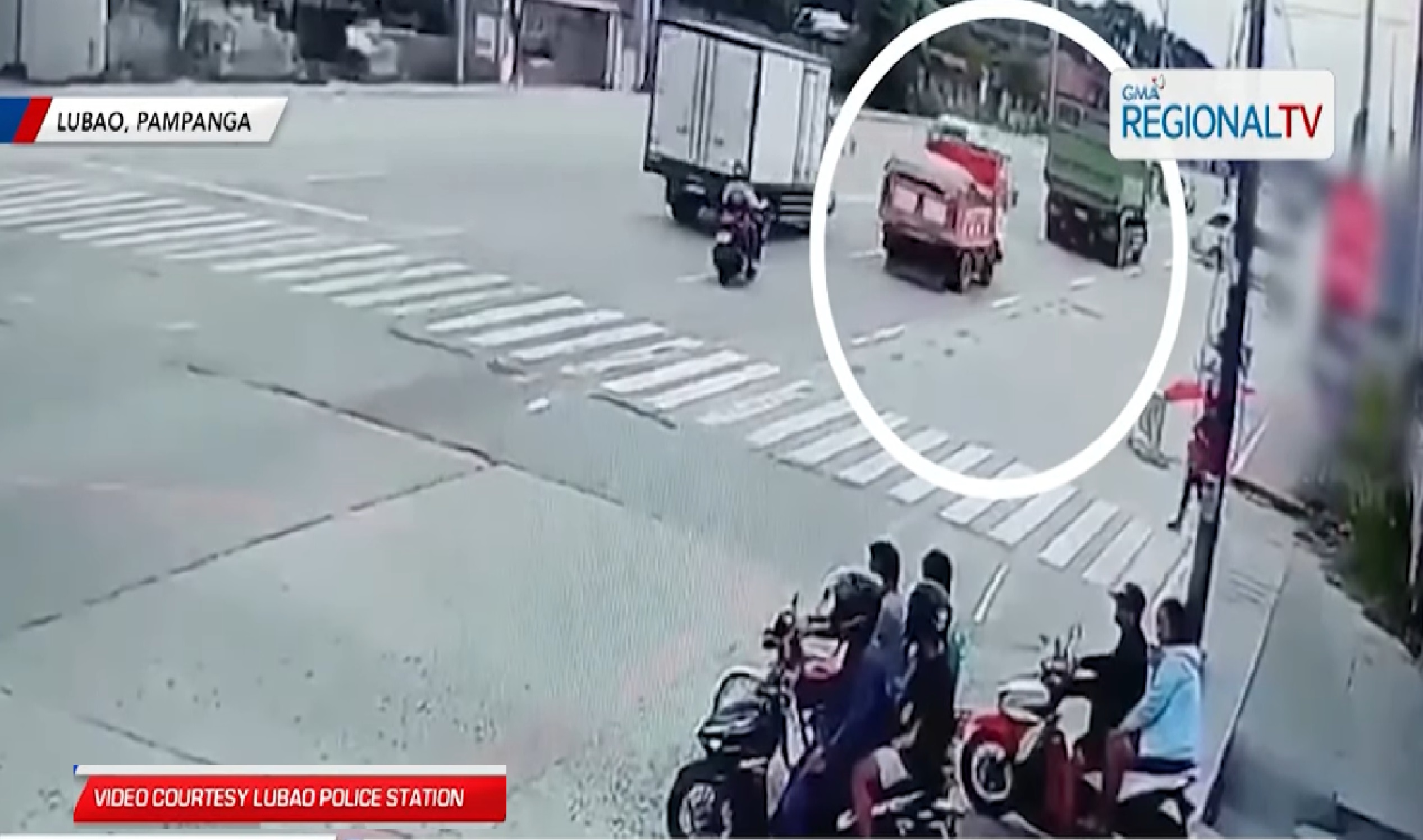 Elf truck, bumangga sa likod ng dump truck; 1 patay, 1 sugatan