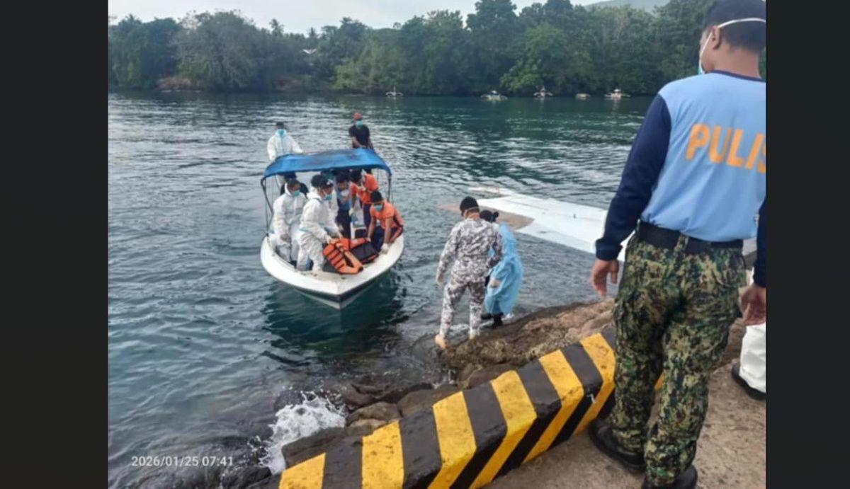 Rescuers arrive at Port of Mabila with one cadaver
