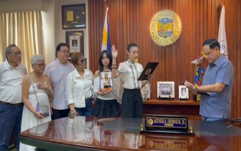 Daughter of the late Dueñas, Iloilo vice mayor takes oath as Council member
