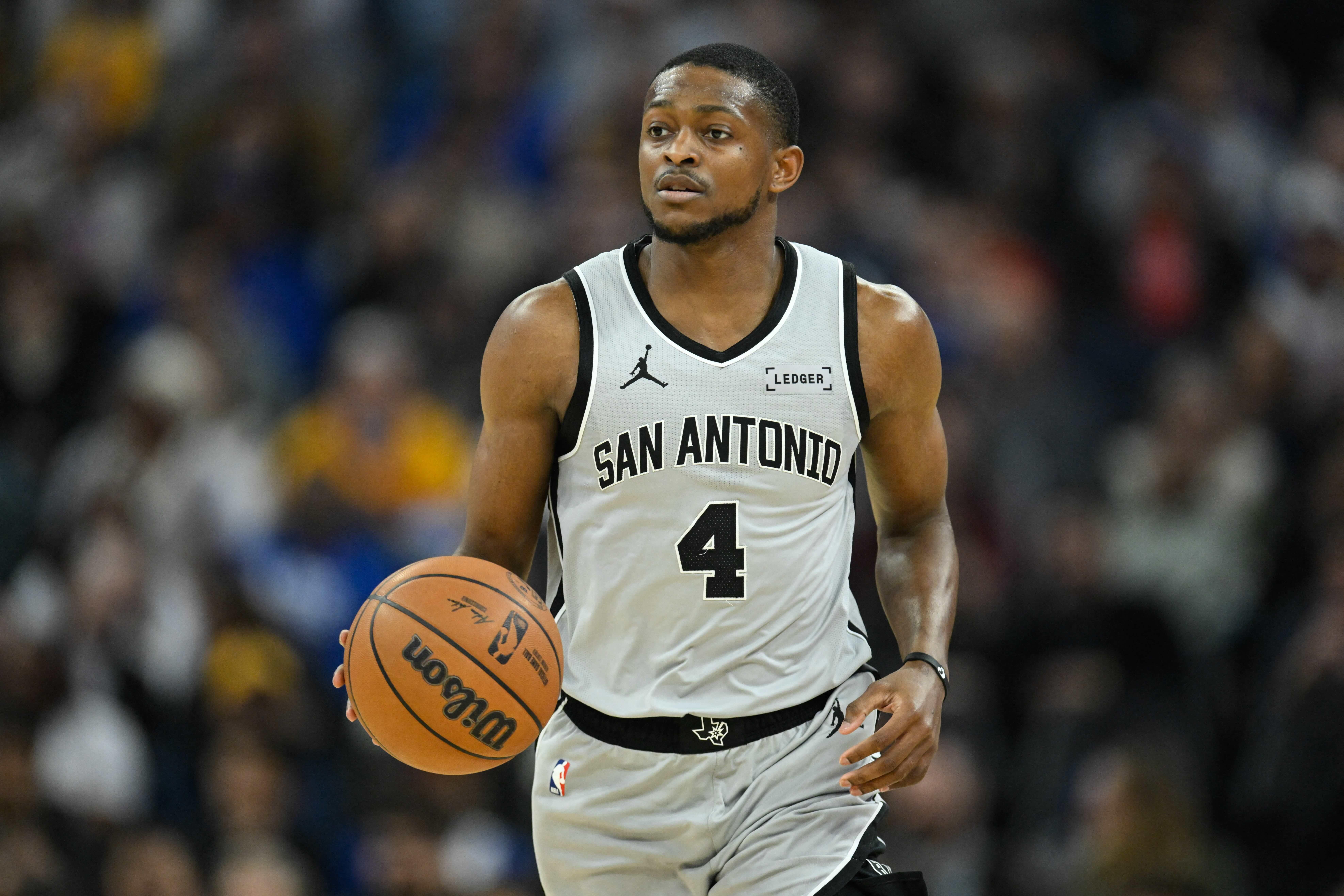 NBA: De'Aaron Fox, Spurs overtake Warriors for 6th straight win