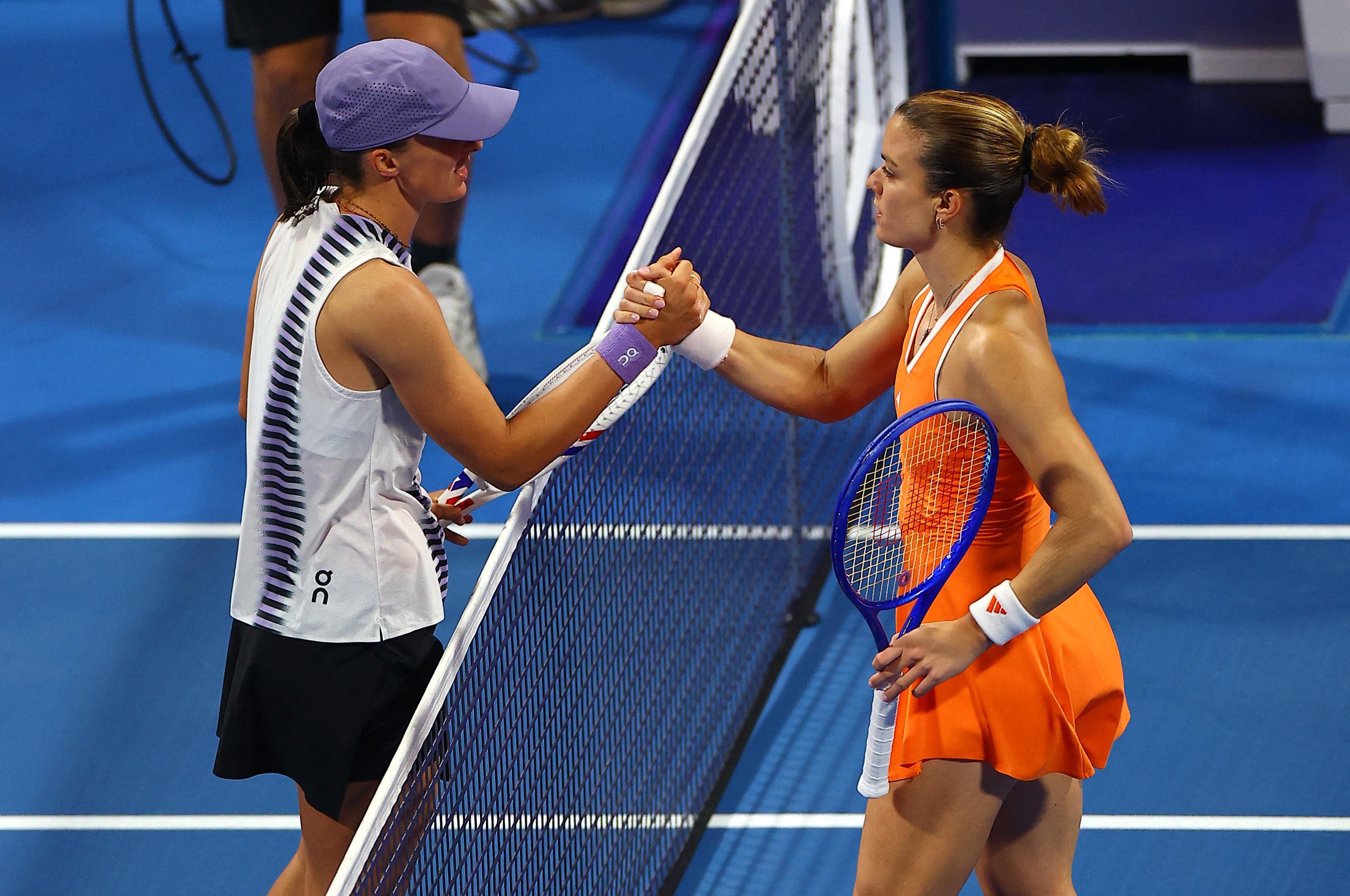 Maria Sakkari upsets No. 1 seed Iga Swiatek in Qatar Open QFs