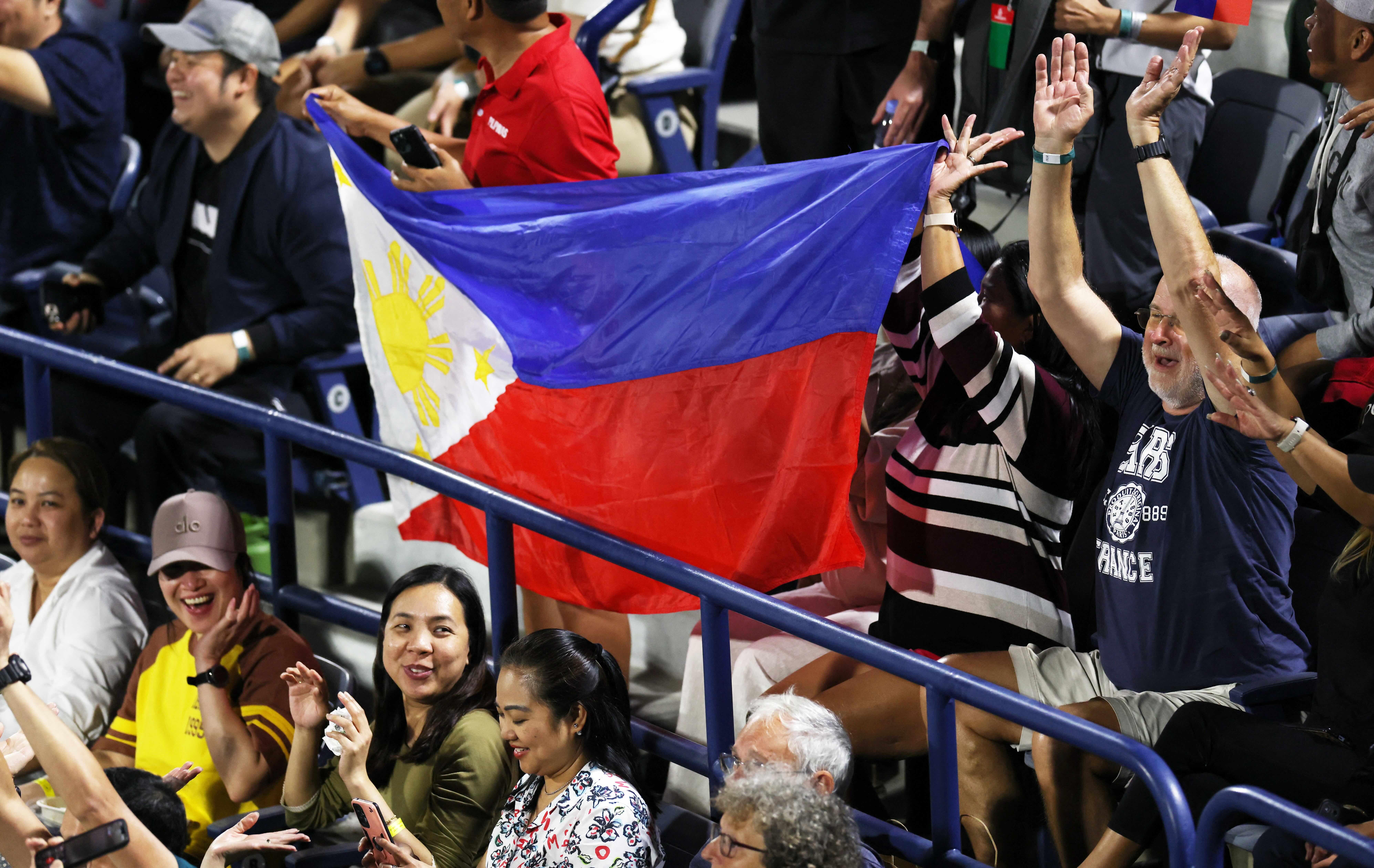 Alex Eala fans Dubai Tennis Championships