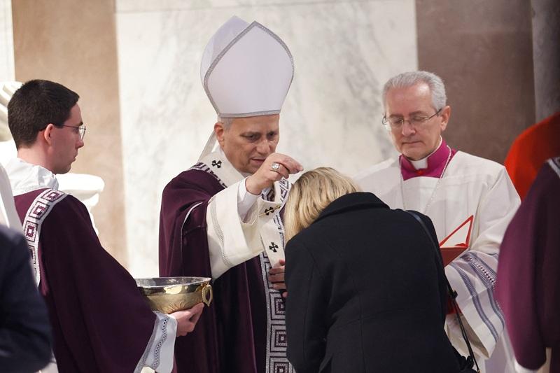 Pope Leo laments a world 'in flames' at Ash Wednesday service