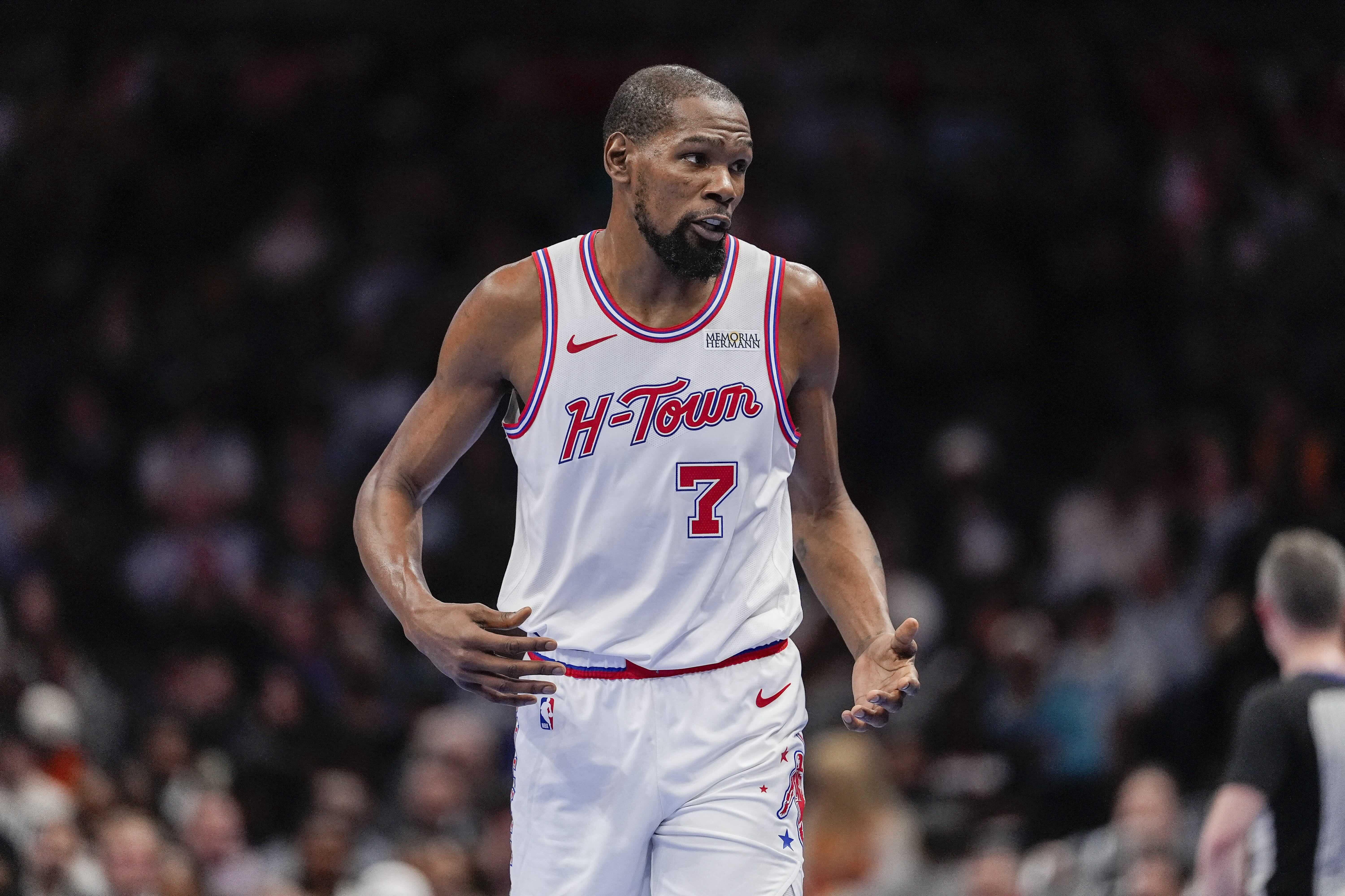 NBA: Big shots late lift Rockets, who cool off Hornets