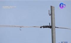Binatilyo, patay nang makuryente sa hinawakang poste na may nakadikit na nabalatang kable