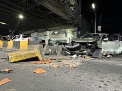 AUV, inararo ang ilang barrier sa EDSA-Kamuning