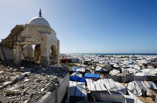 A mosque, destroyed during the two-year Israeli offensives, is surrounded by tents for displaced Palestinians, in Gaza City, February 11, 2026. REUTERS/ Mahmoud Issa