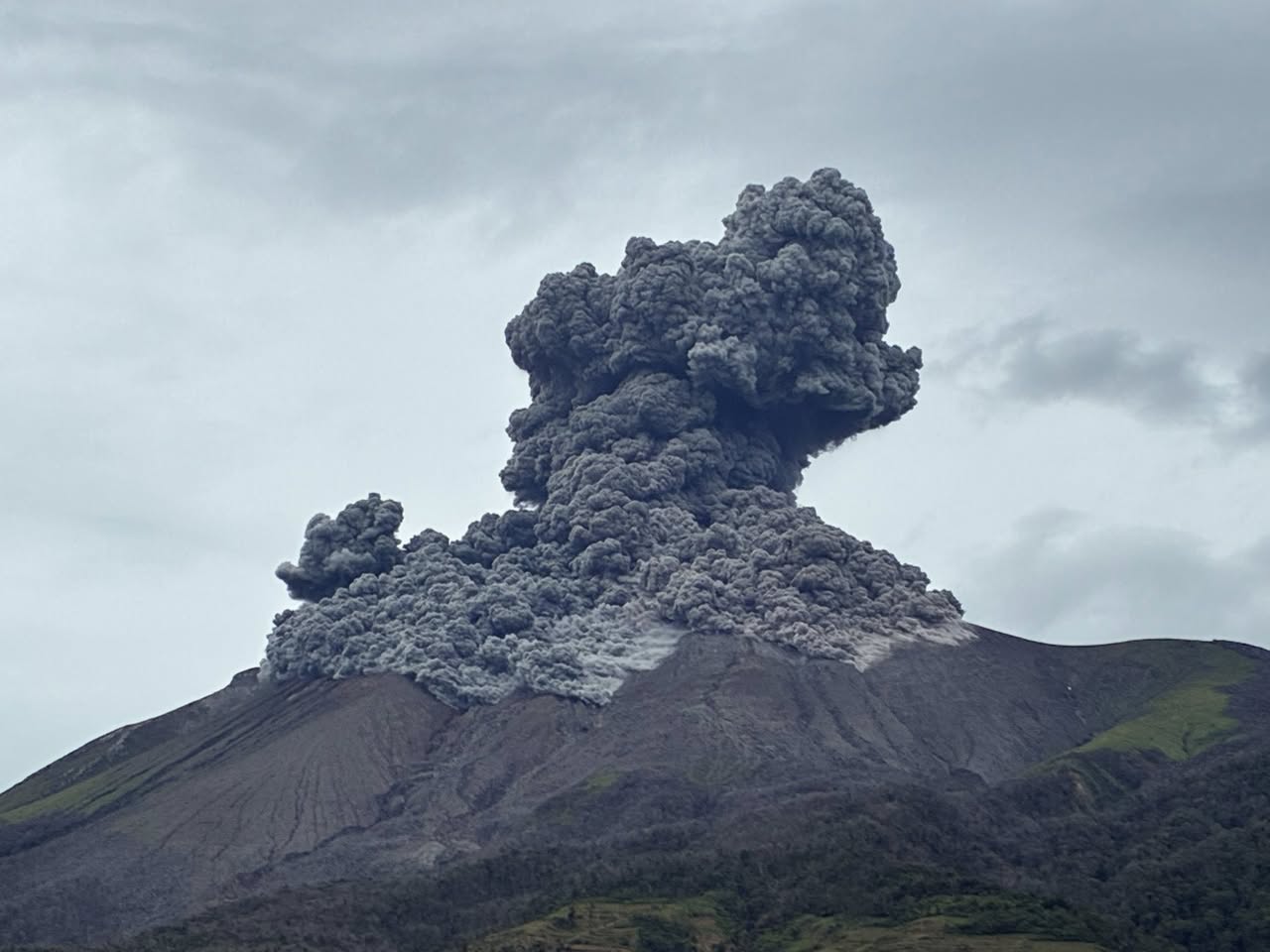 Explosive eruption seen at Kanlaon Volcano – PHIVOLCS 