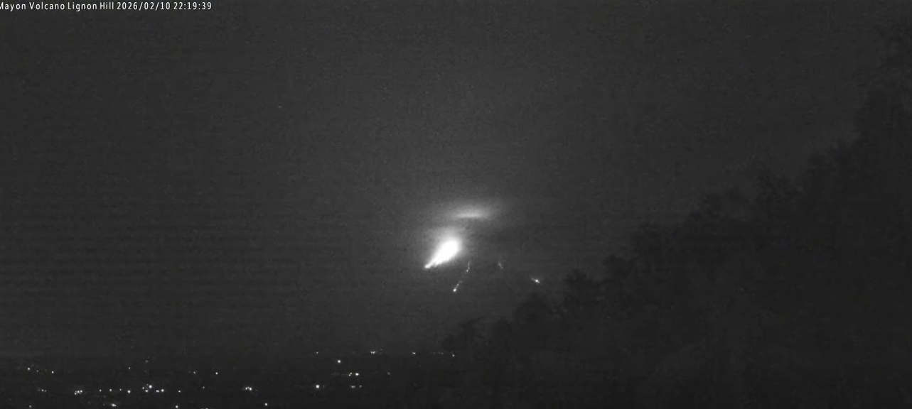 Lava effusion seen at Mayon on 35th day of effusive eruption