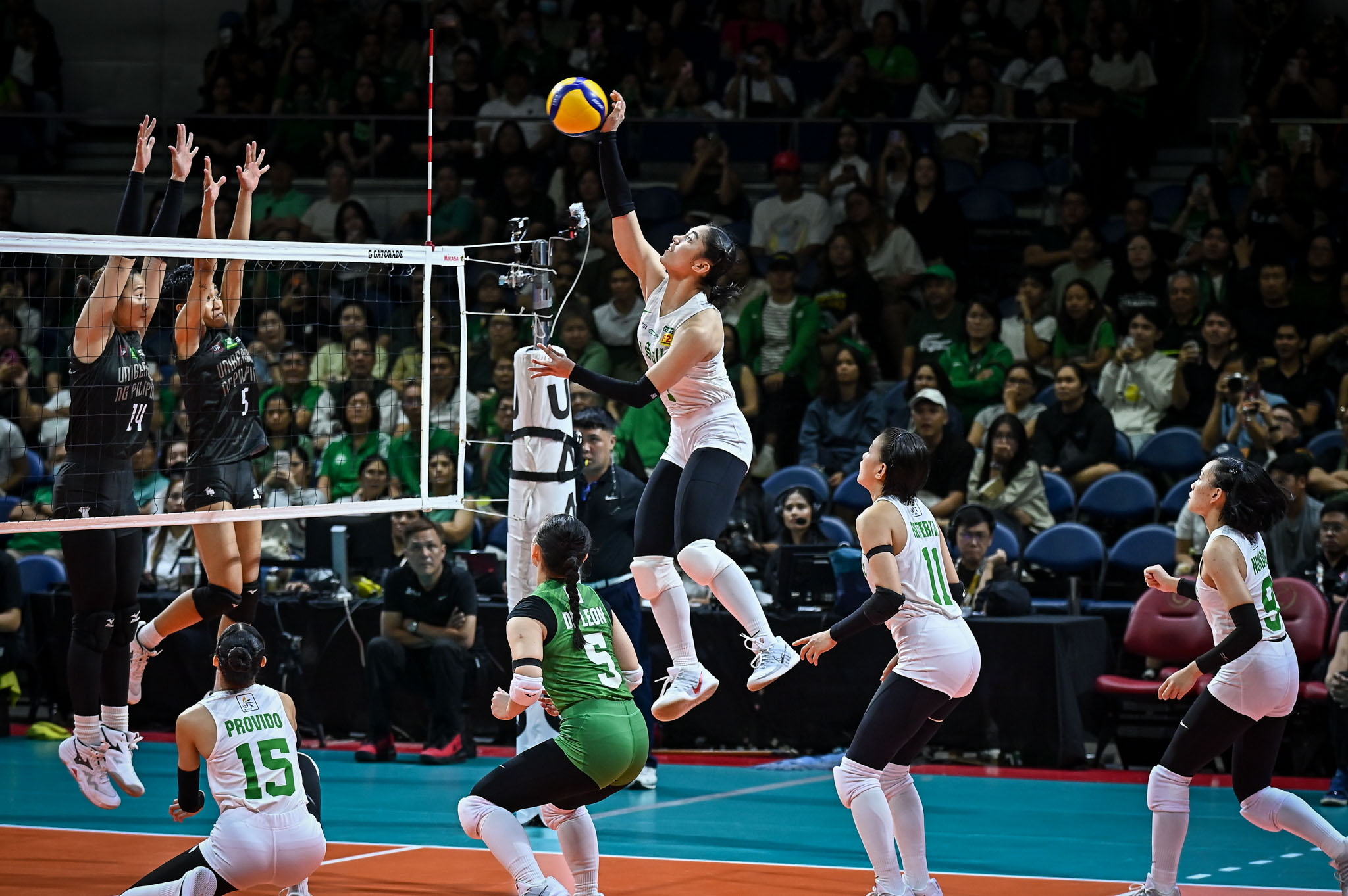 UAAP: La Salle, sans Shevana Laput, sweeps UP to stay unbeaten in women's volleyball