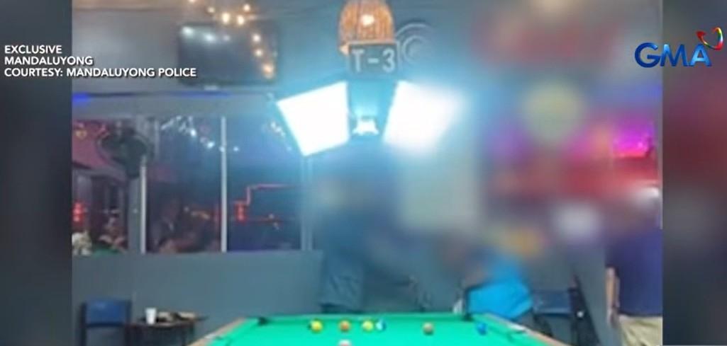 Holdap sa resto sa Mandaluyong, nahuli-cam sa livestream ng billiard game