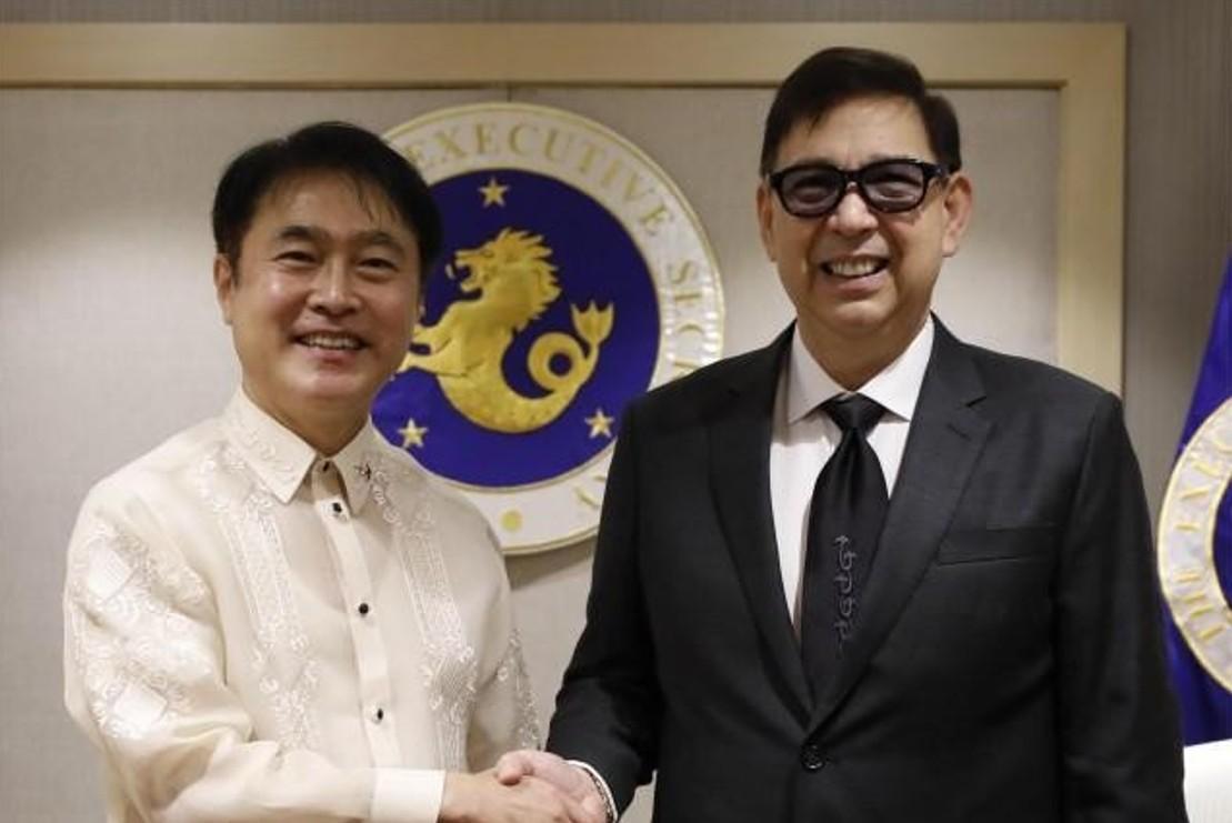 Korean Ambassador to PH Lee Sang-Hwa and Executive Secretary Ralph Recto