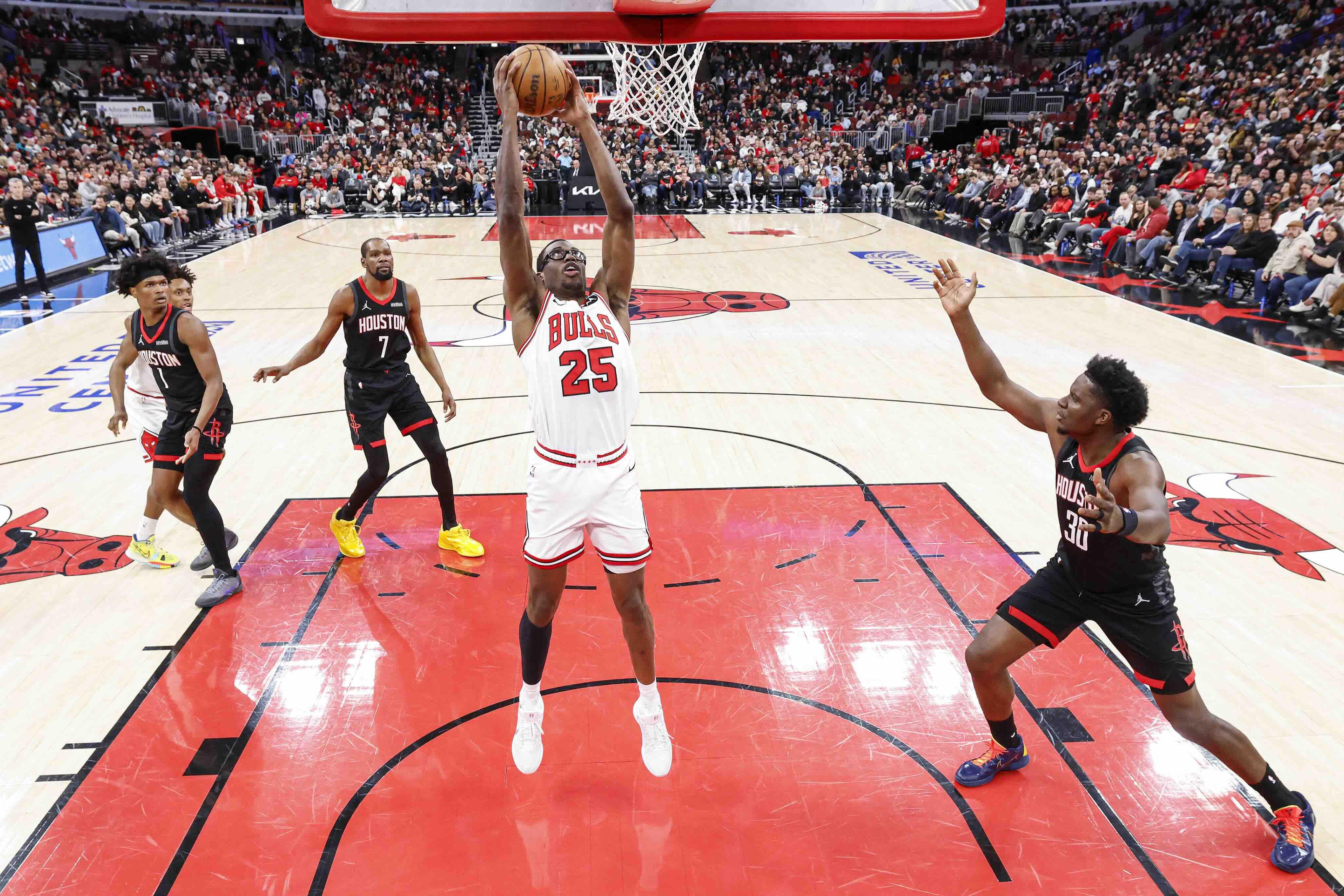 NBA: Seven Bulls reach double figures in victory over Rockets