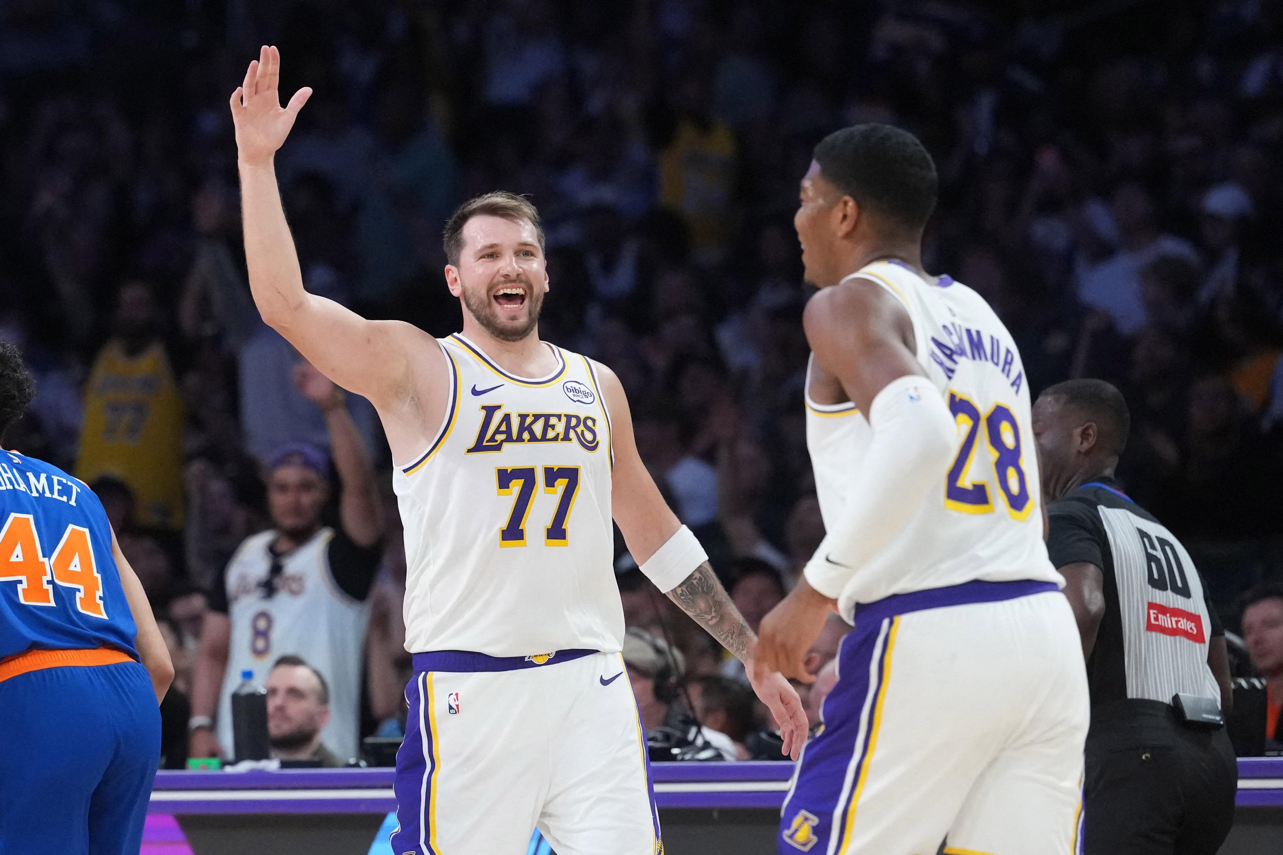 NBA: Lakers hold off Knicks for wire-to-wire win
