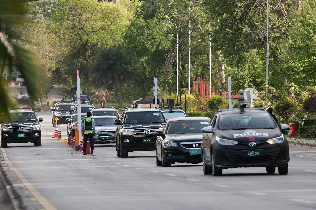 Iran warns US over ground attack as regional powers meet in Pakistan