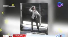 Estudyante, sumasayaw sa gate para ma-detect ng mga magulang sa CCTV cam na nakauwi na siya