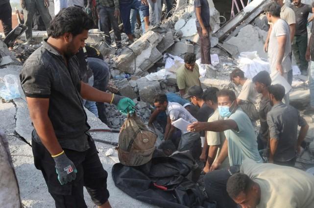 People and rescue forces work following an Israeli strike on a school in Minab, Iran, February 28, 2026. Abbas Zakeri/ Mehr News/ WANA (West Asia News Agency) via REUTERS
