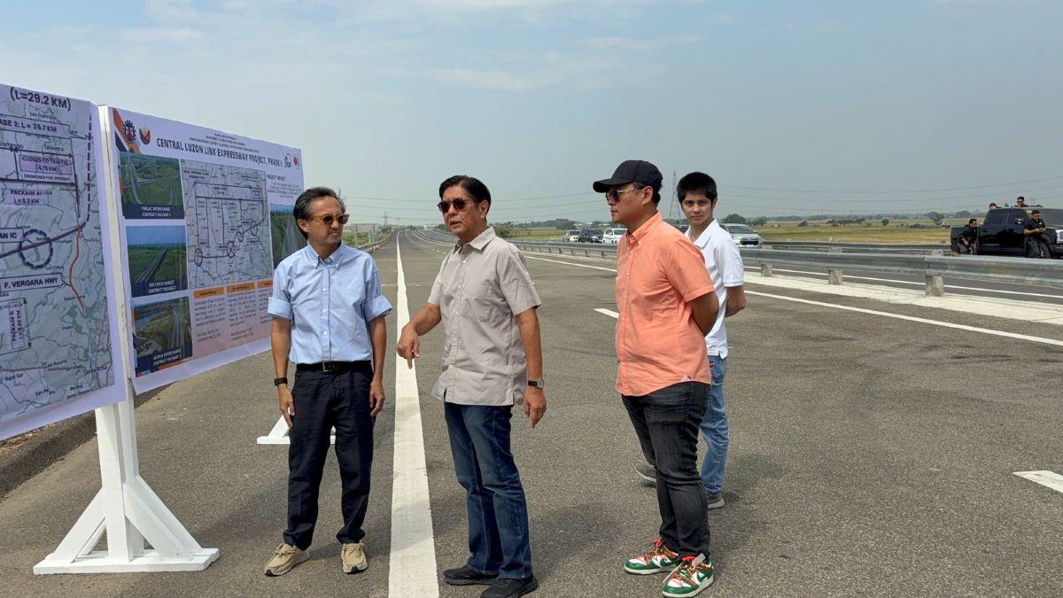 Marcos at opening of CLLEX Aliaga-Cabanatuan segment