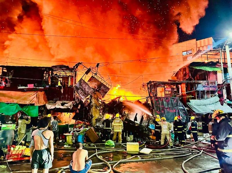 Fire hits residential area in QC, Binangonan Public Market