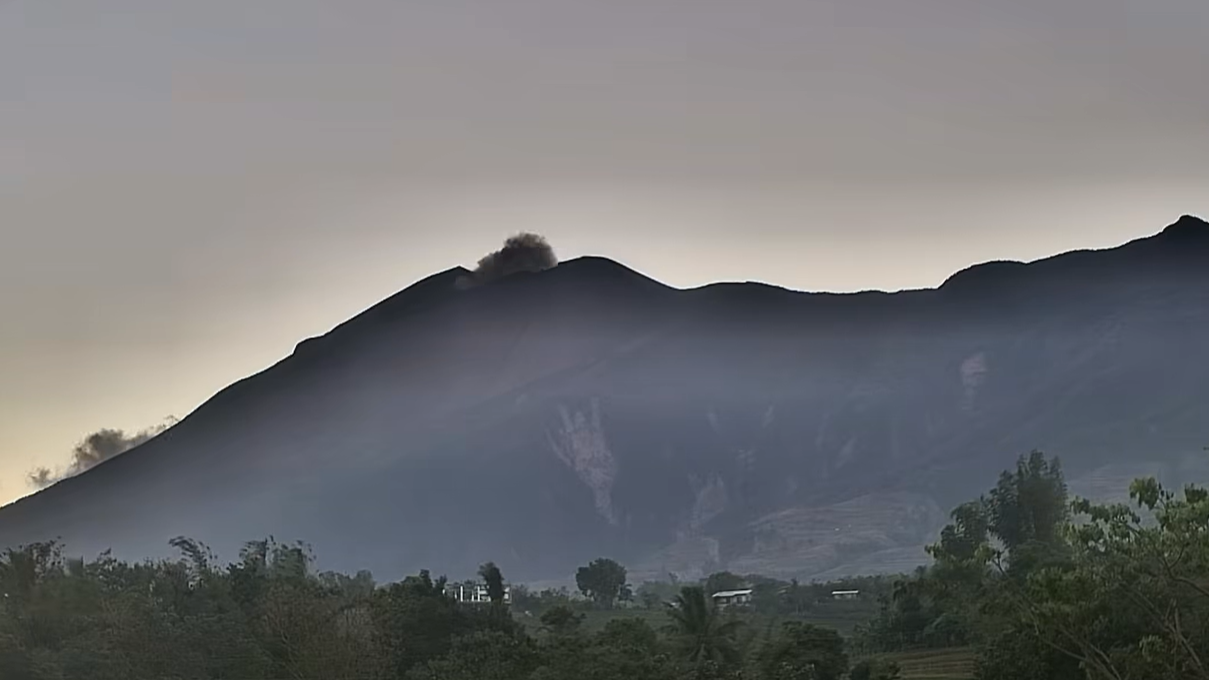Kanlaon Volcano spews 500-meter ash plumes anew on Tuesday 