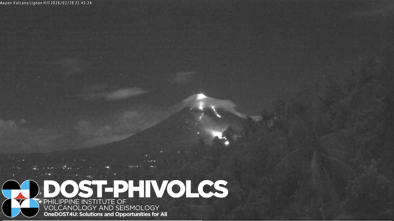 Mayon Volcano effusive eruption continues -- PHIVOLCS