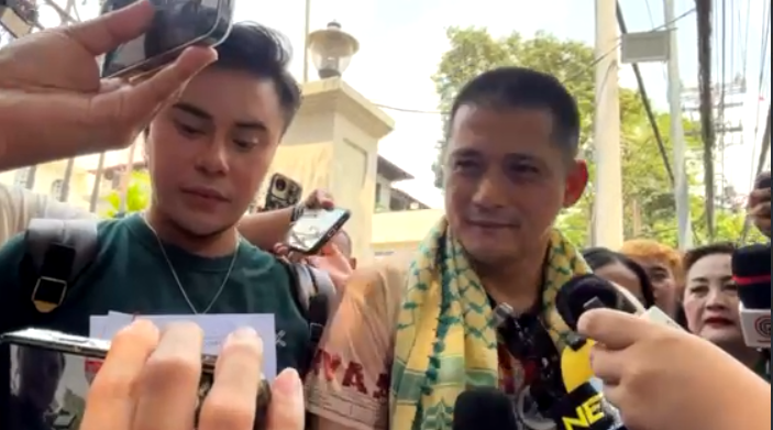 Robin Padilla arrives at SC, joins signature campaign for ex-Pres. Duterte