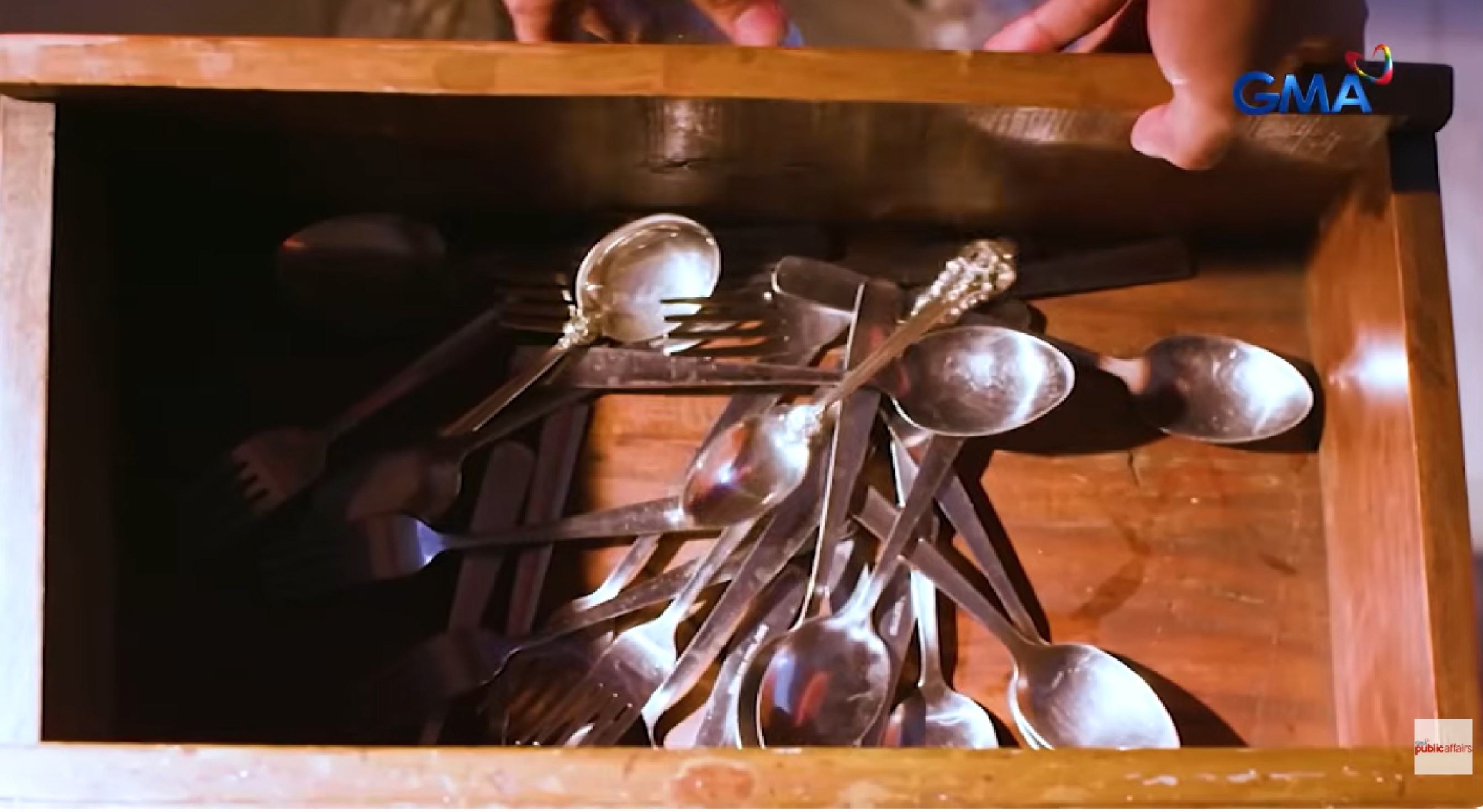 Problema sa utang na naiwan nang ipagamot ang ina, nalutas sa tulong ng mga kubyertos na gawa sa pilak