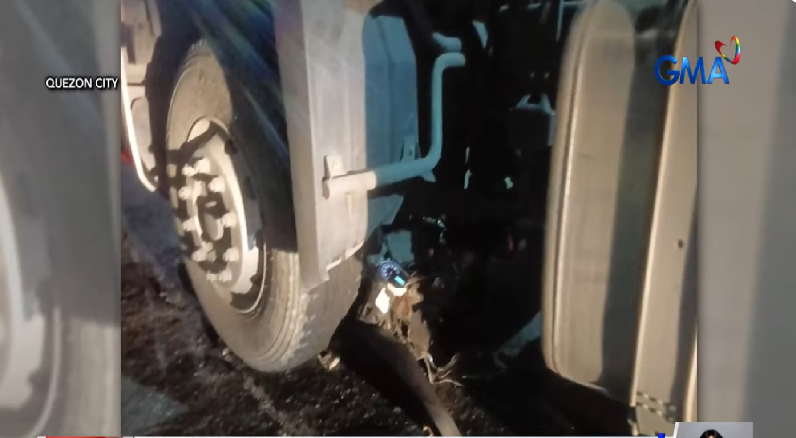 Babaeng motorcycle rider, patay nang magulungan ng trailer truck sa EDSA, Q.C.