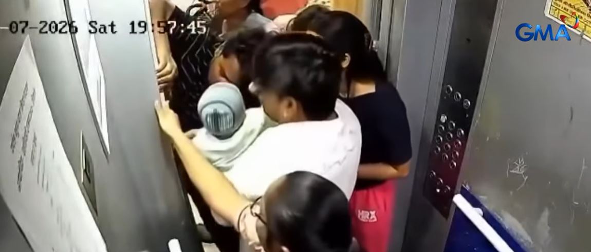 Baby"s hand gets stuck in elevator door in India 