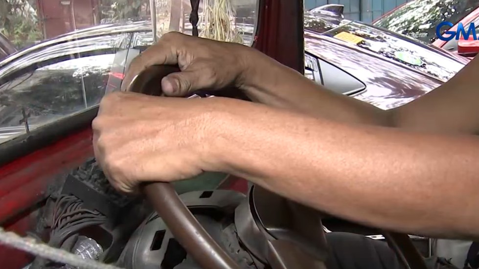 Jeepney driver skips lunch to take home P300 amid 3-digit diesel price