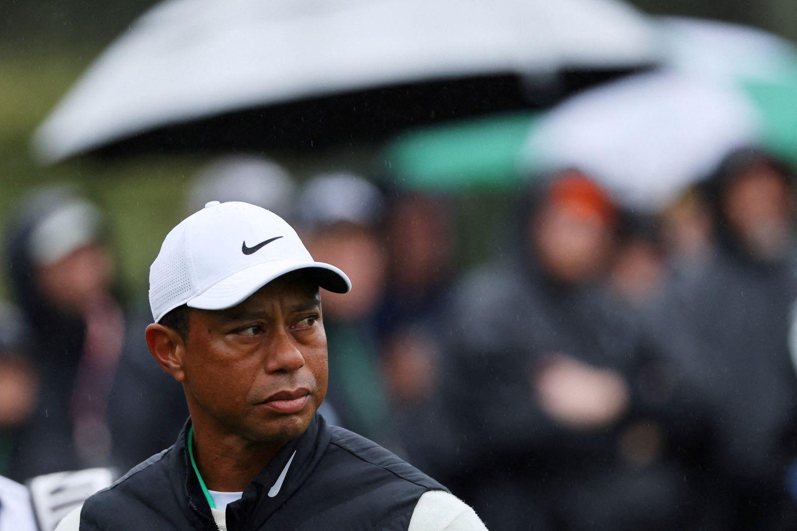Tiger Woods arrested on DUI charge after Florida car crash