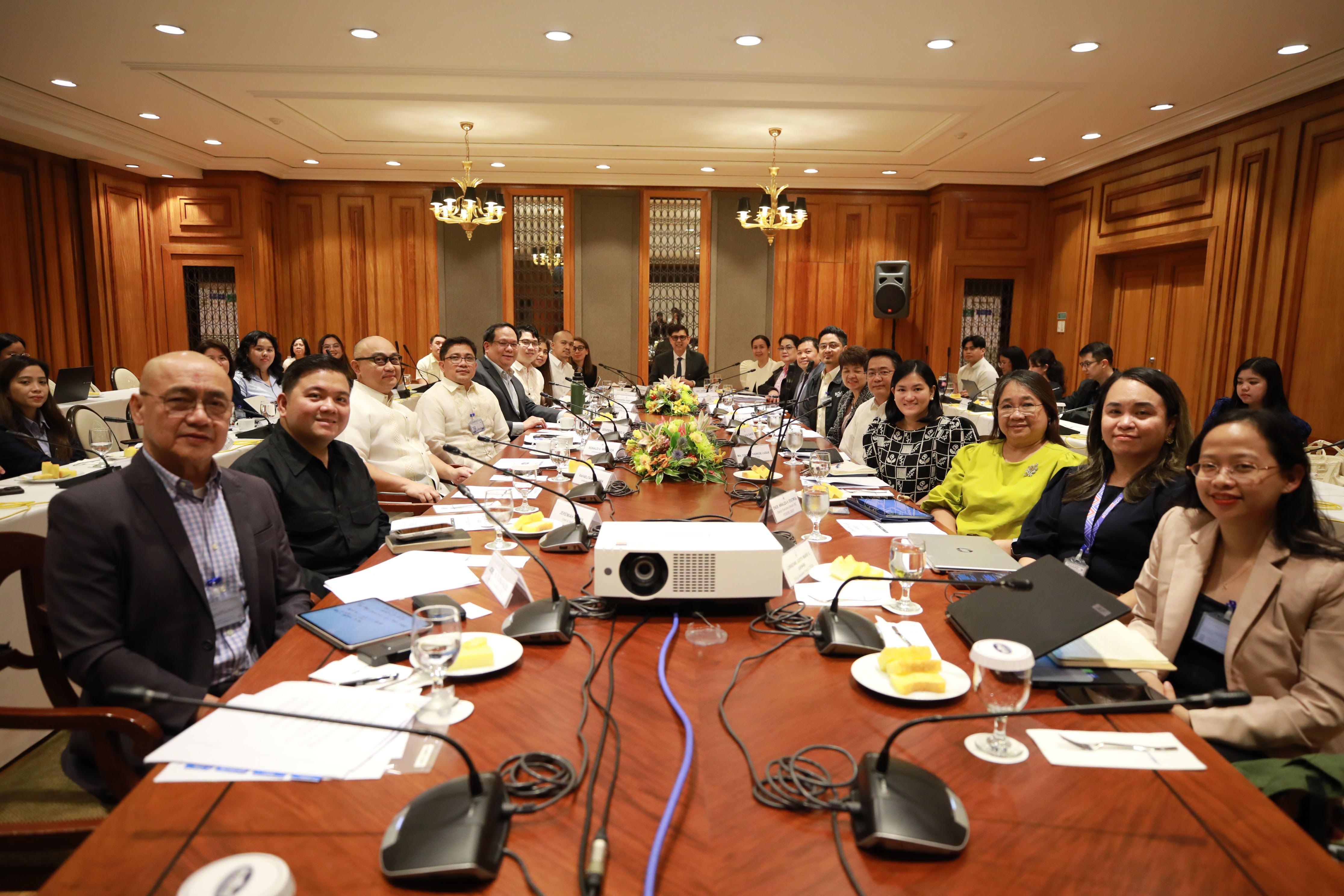 Palace vows push for S and E industry