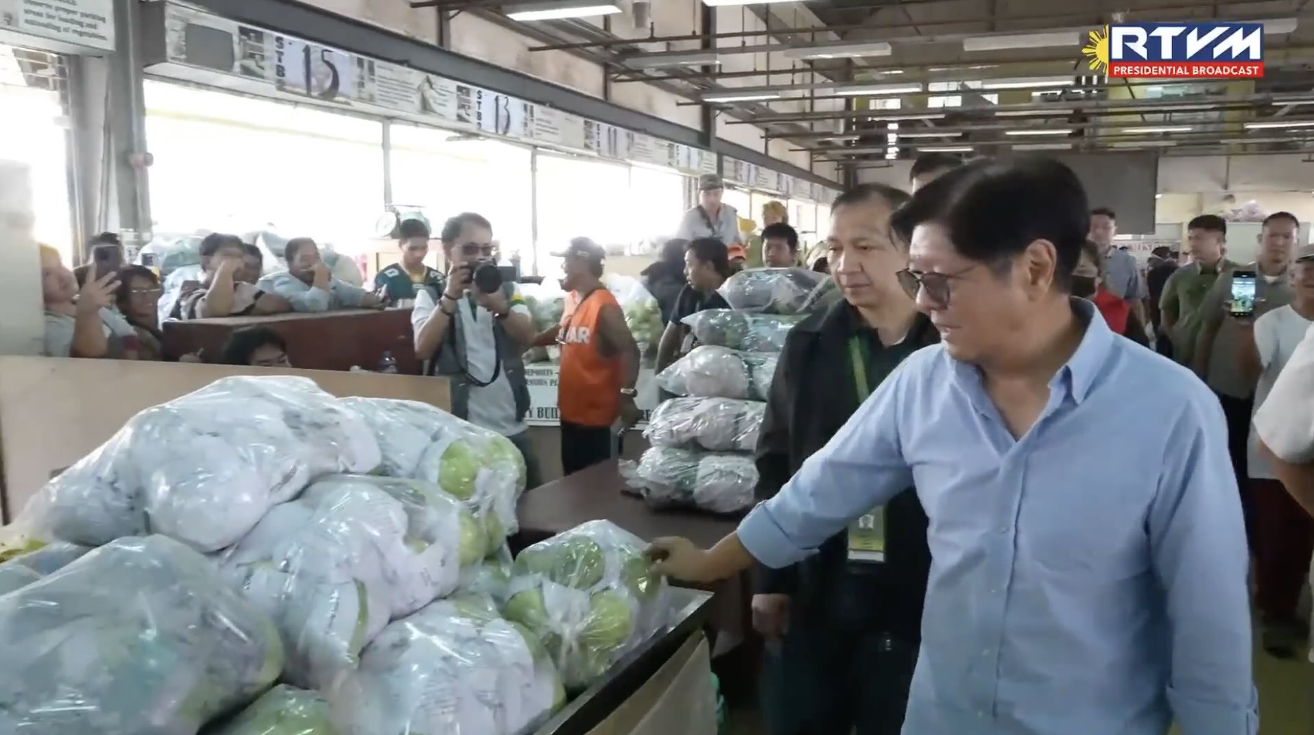 Marcos inspects farm inputs, equipment in Benguet