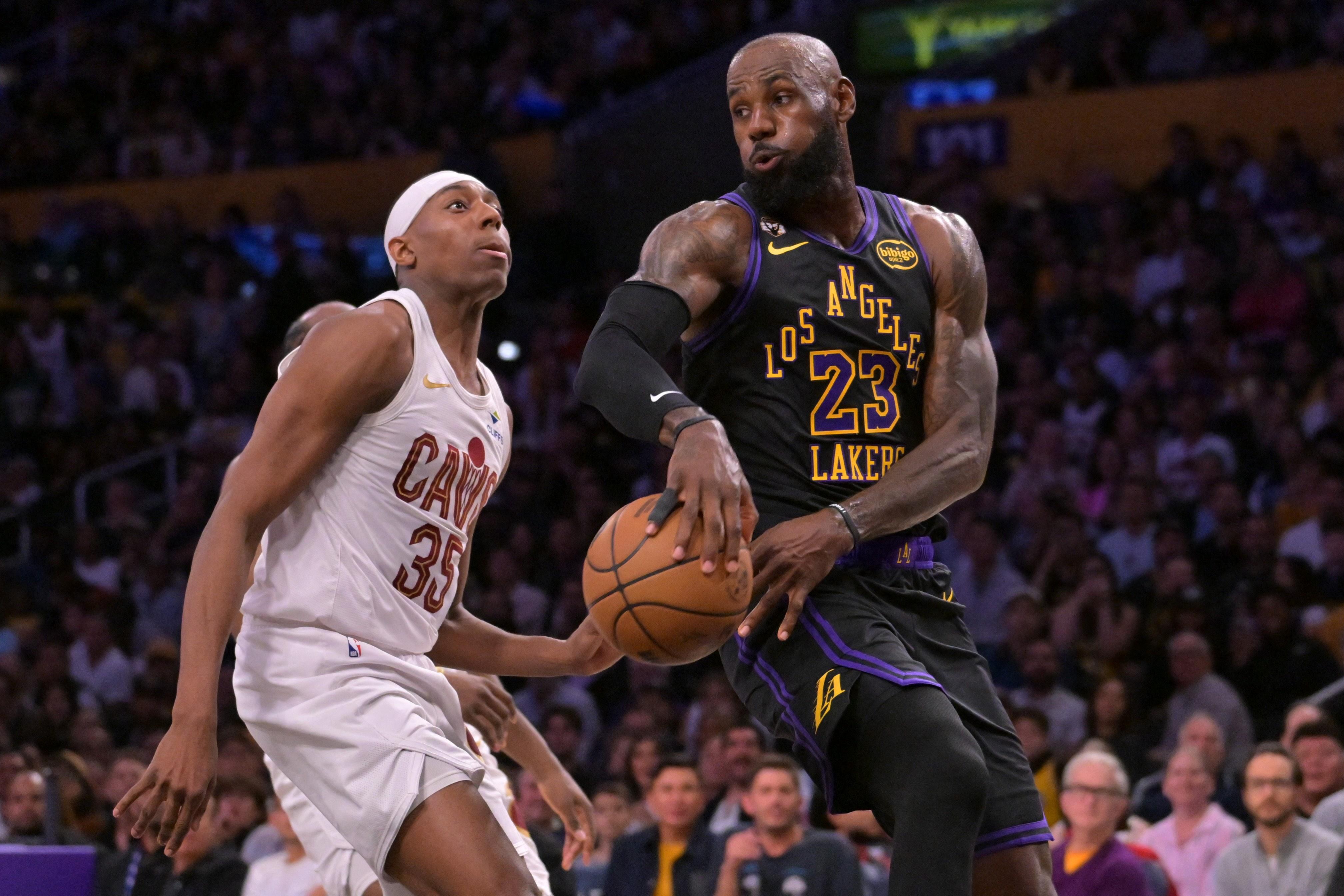 NBA: LeBron James sets all-time win mark in Lakers' victory over Cavaliers