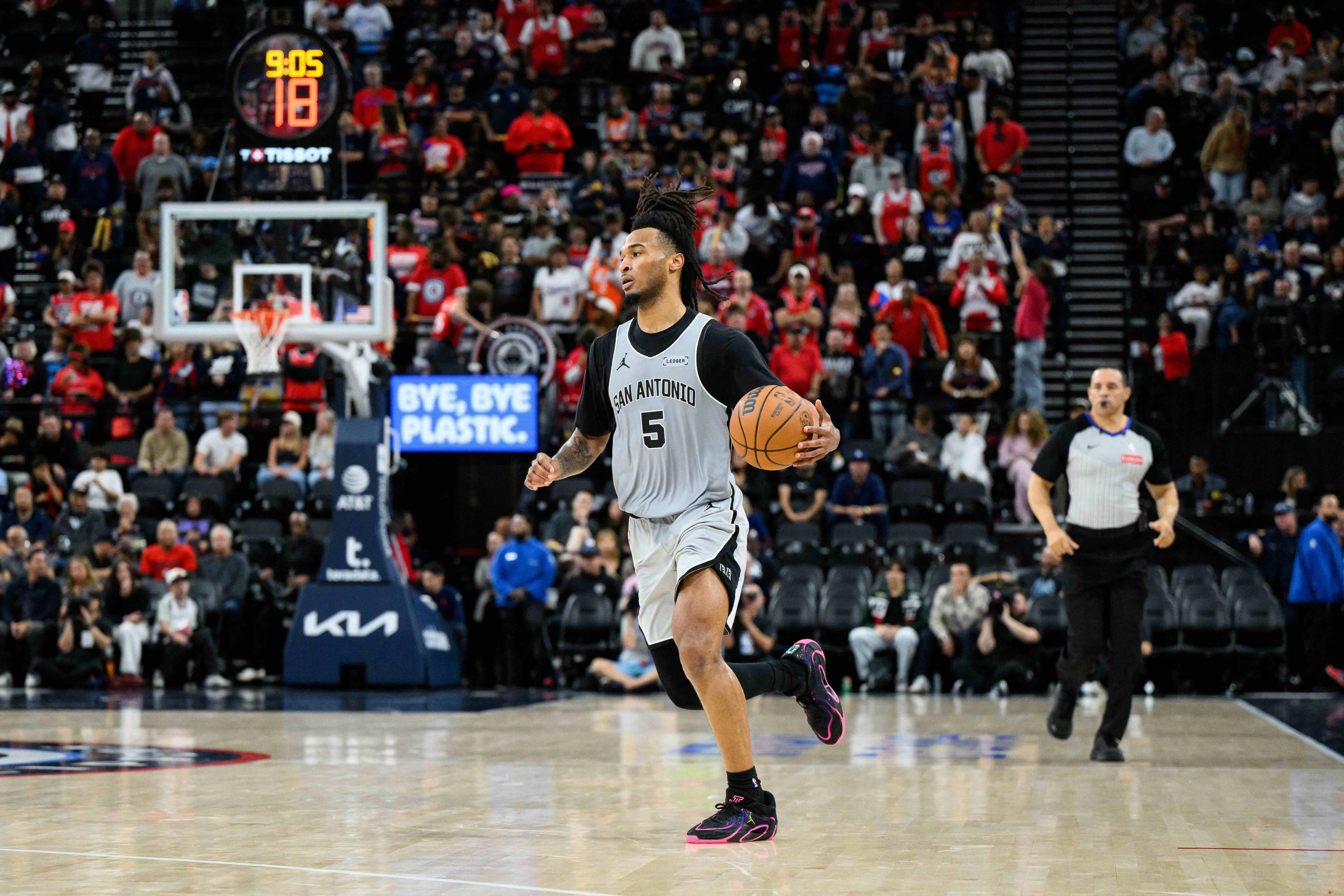 NBA: No Victor Wembanyama, but Spurs beat Clippers for 11th straight win