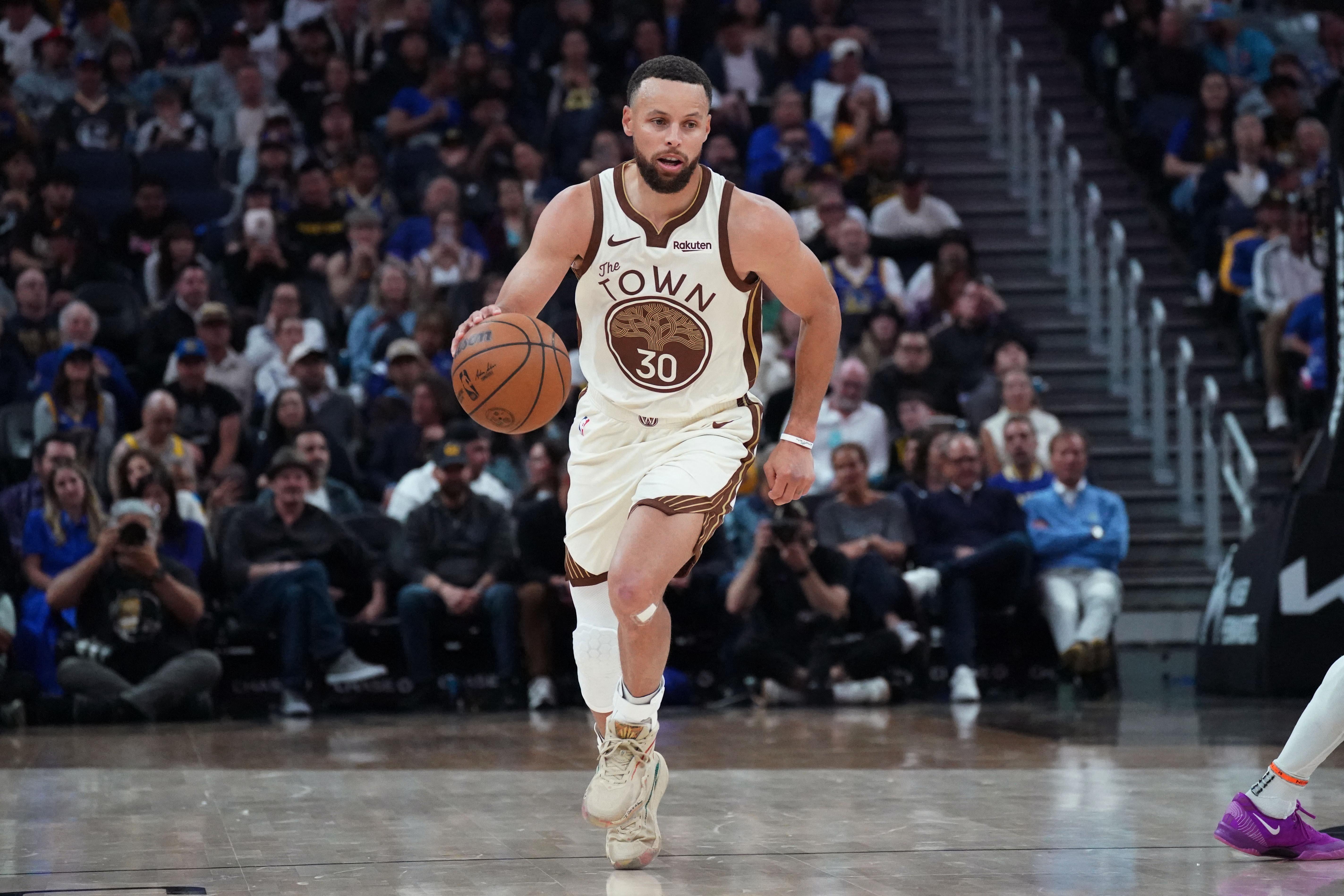 NBA: Steph Curry steps up late to help Warriors survive Kings