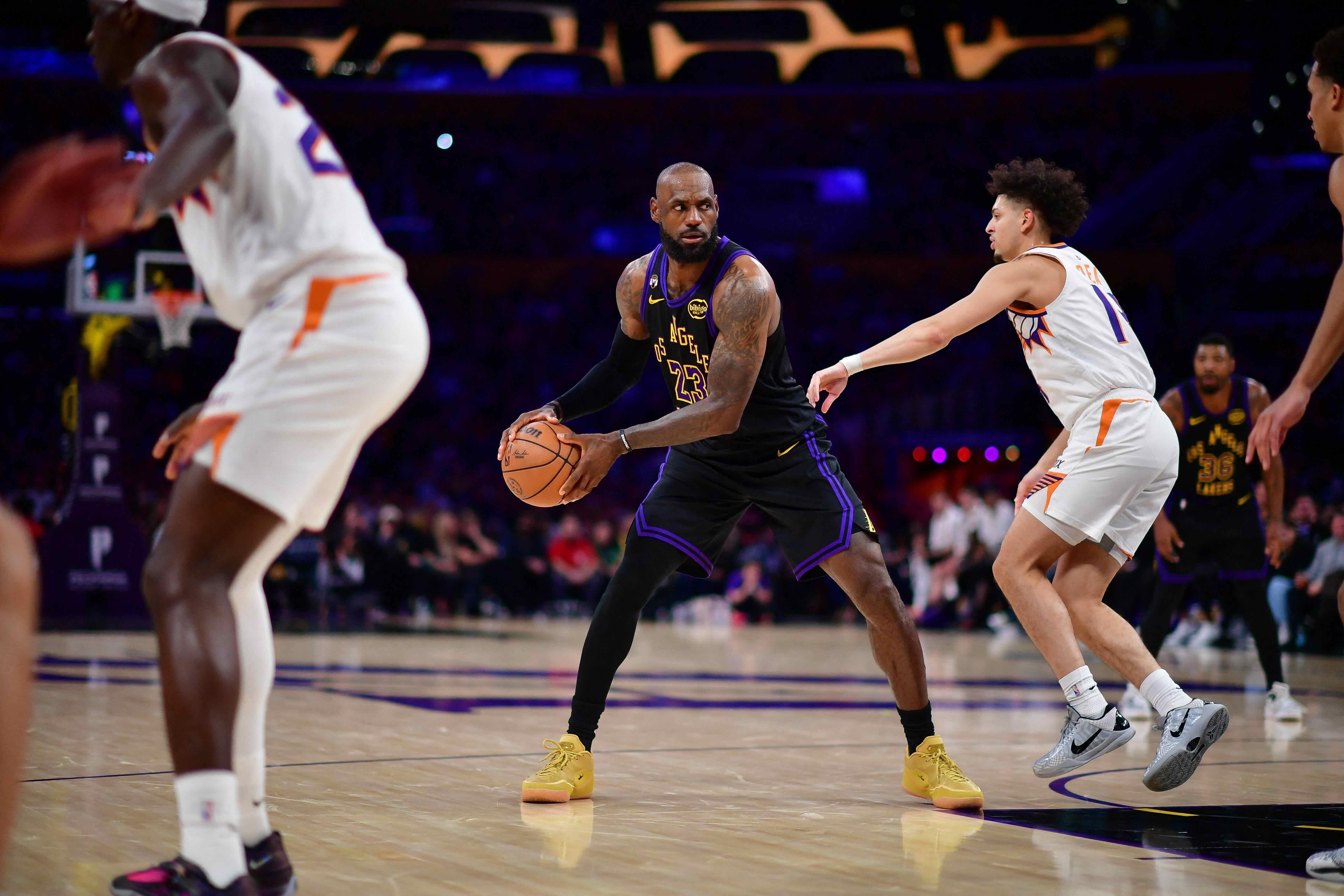 NBA: LeBron James reaches 12K assists as Lakers crush Suns