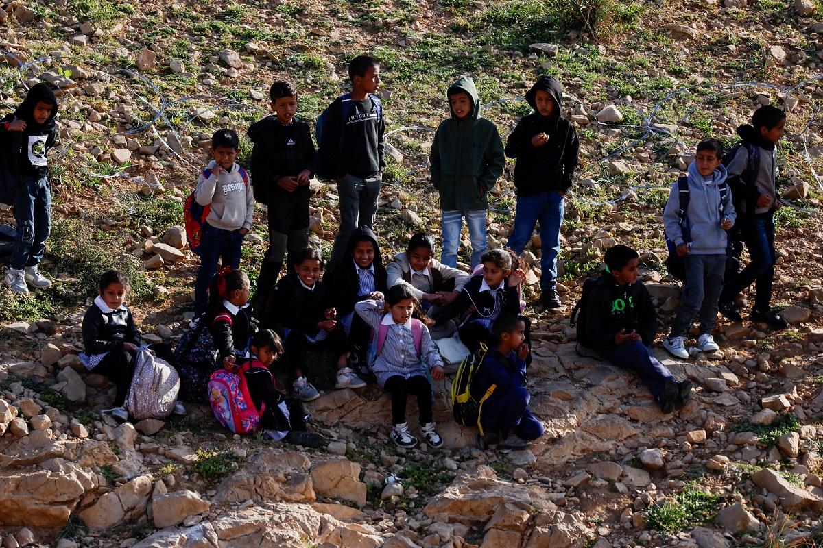 Settlers block Palestinian pupils’ path to West Bank school with barbed wire