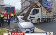 Ilang bakal na karga sa isang truck, tumusok sa windshield ng isang kotse