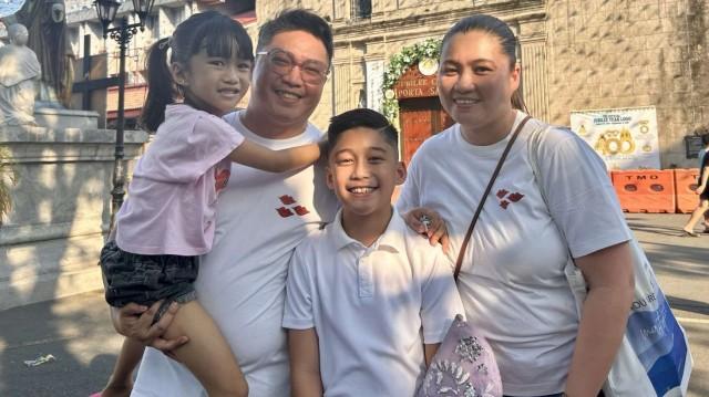 Nine-year-old Rocco Zachary Araoja with his family during the final rehearsal on Black Saturday. Photo: Mariel Celine Serqui&Atilde;&plusmn;a