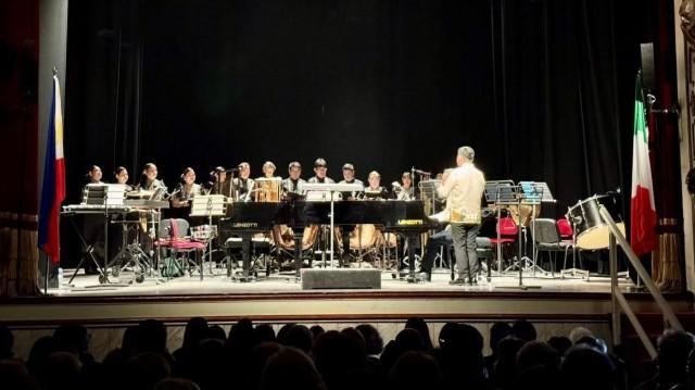 Koro Hiyara Milan singing 'Sa Mahal Kong Bayan' by Lucio San Pedro with Maestro Simone on the piano. With its performance, Koro Hiyara Milan becomes the first Filipino choir to perform at the prestigious Teatro Giuseppe Verdi in Busseto, Italy. PIA GONZALEZ ABUCAY