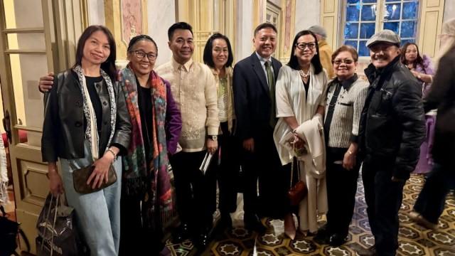 (From left to right) Myrna Catura (FilCom Parma secretary), Dittz Centeno de Jesus (Emilia Romagna Alliance of FilCom president), Joseleo Logdat, Marcella Mondero (FilCom Parma president), Philippine Consultate General (PCG) Consul General Jim Tito San Agustin and Yvette Agustin, Elsie Tacla and Rodlofo Mondero (FilCom Parma Advisers). PIA GONZALEZ ABUCAY 