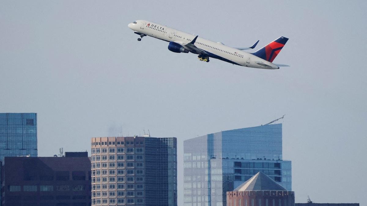 Baby on board: US woman gives birth on cross-country flight