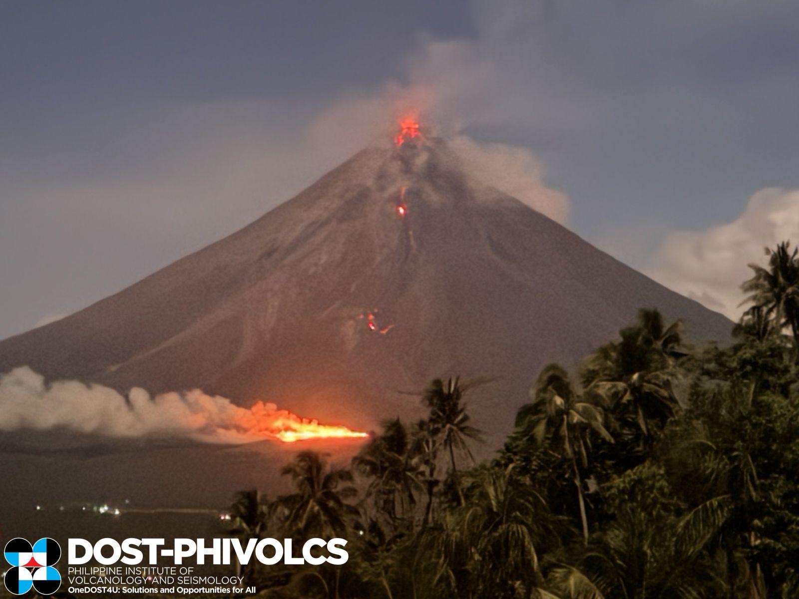Bushfire hits Mayon Volcano's lower slopes — PHIVOLCS