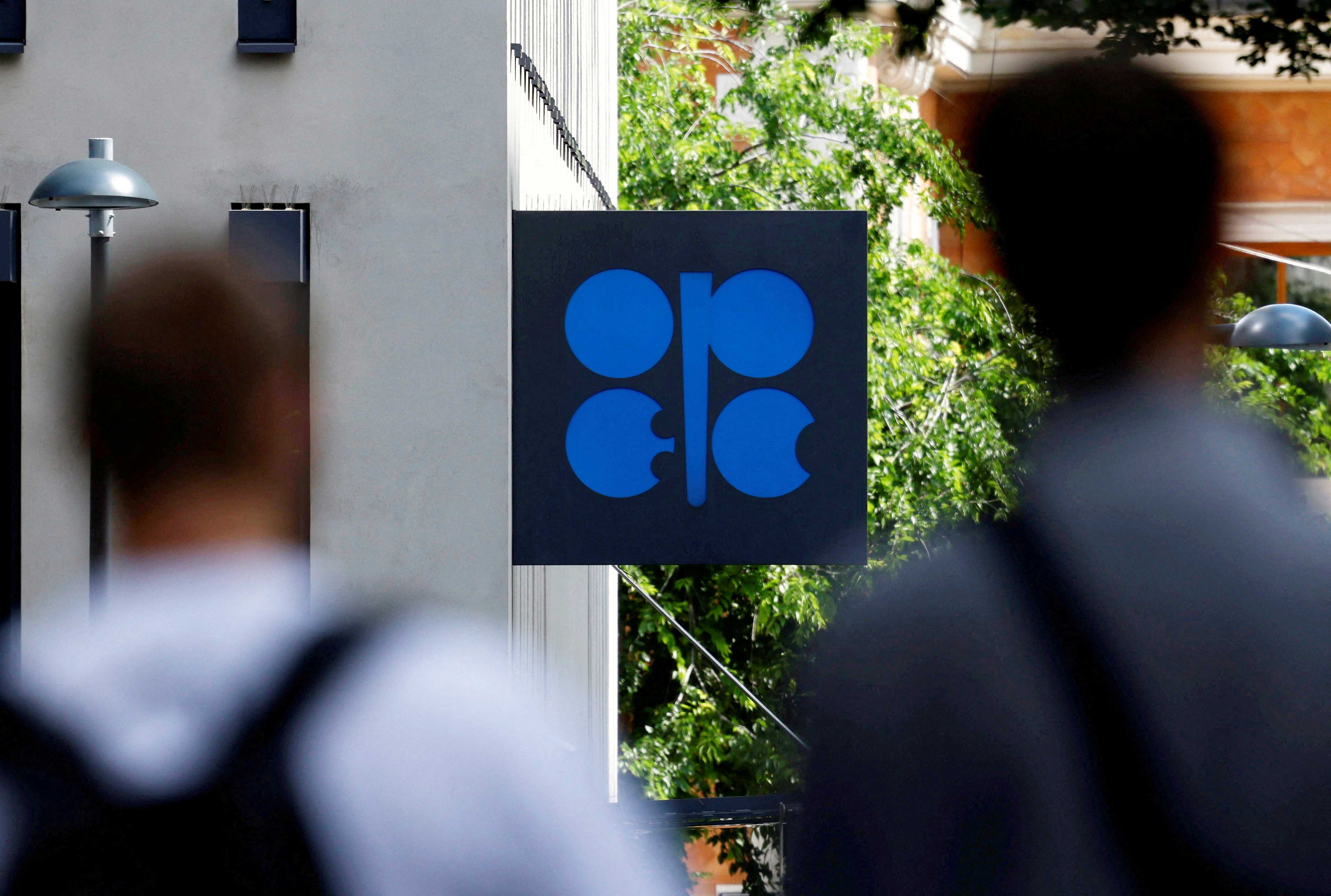 UAE leaves OPEC in major blow to global oil producers’ group