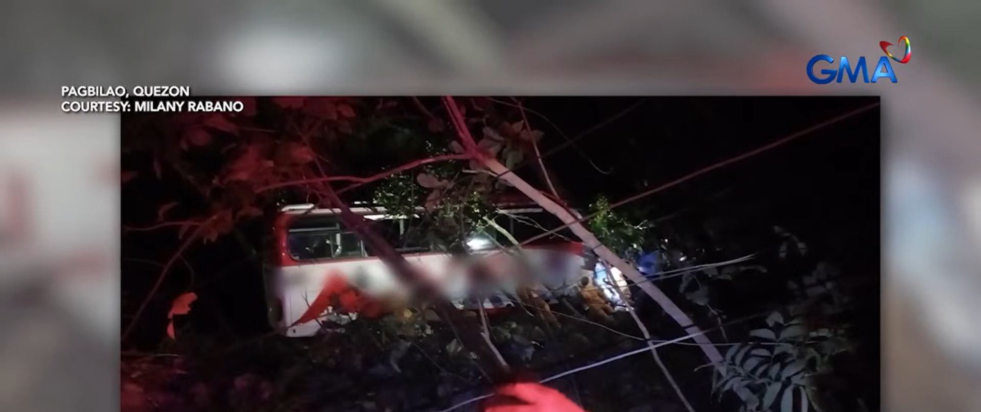 2 pasahero patay, 35 sugatan matapos mahulog sa bangin ang pampasaherong bus sa Quezon
