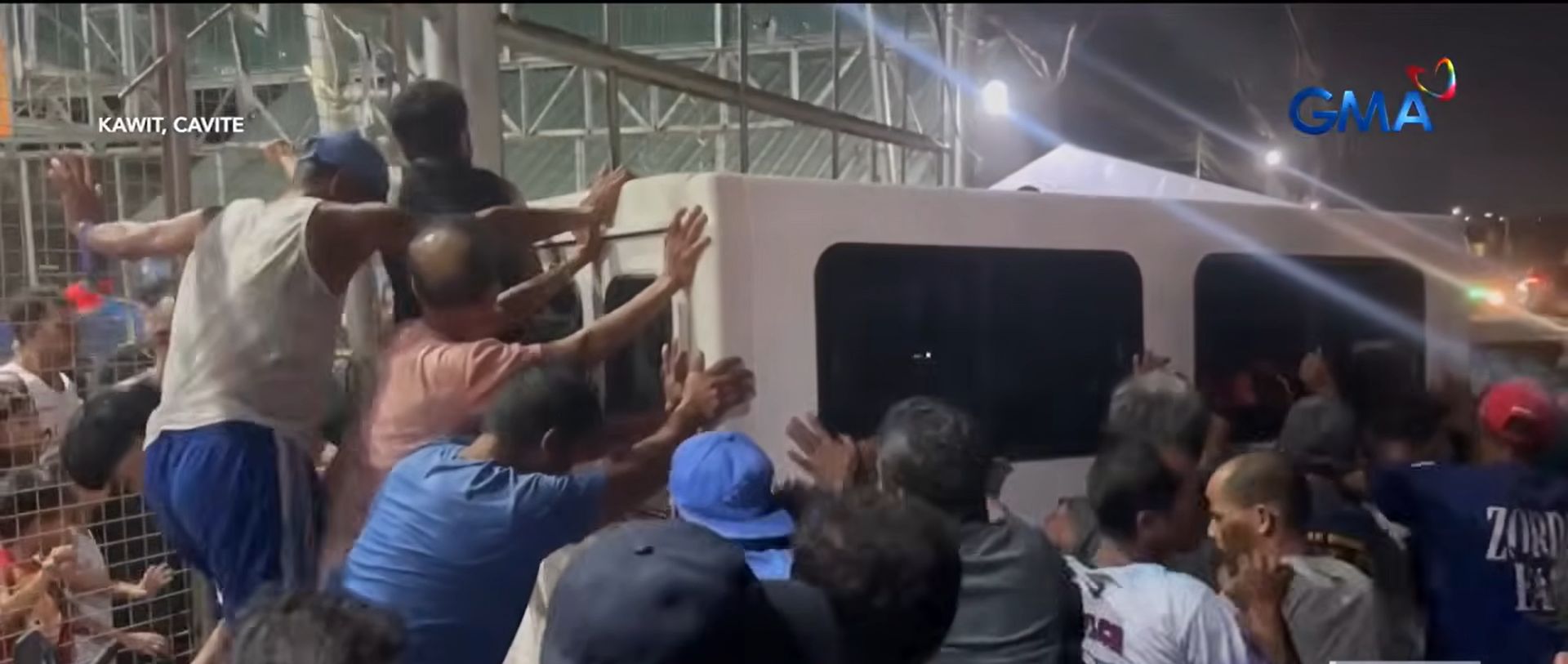 4 na nanonood ng basketball game, sugatan nang araruhin ng closed van sa Kawit, Cavite
